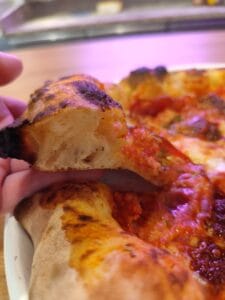 Cornicione pizza napoletana pizzeria Lievito Madre Pregassona Lugano